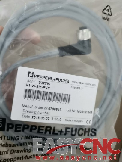 032797 V1-W-2M-PVC Pepperl + Fuchs Sensor Connector Cable NEW