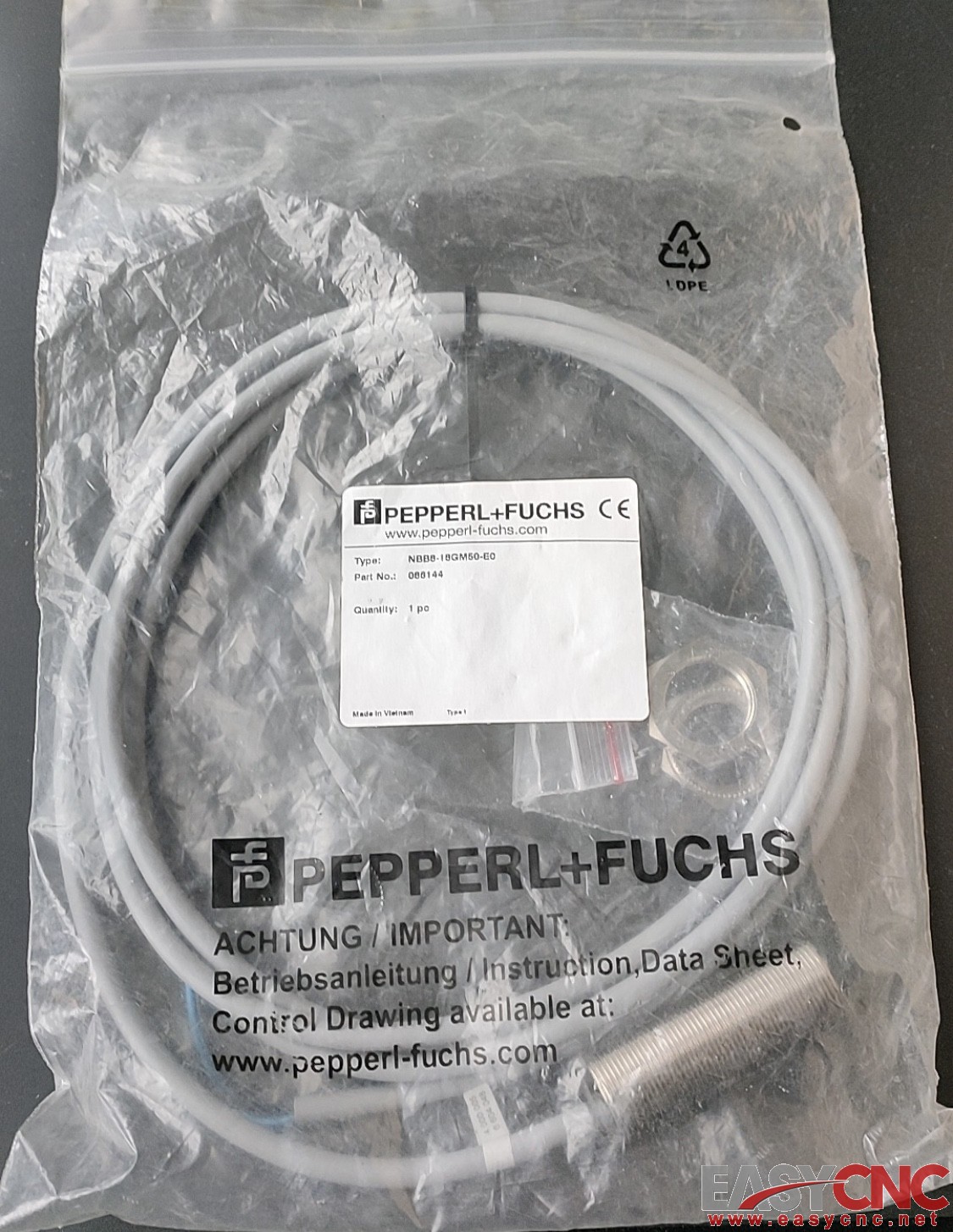 086144 NBB8-18GM50-E0 Pepperl + Fuchs Sensor Connector Cable NEW