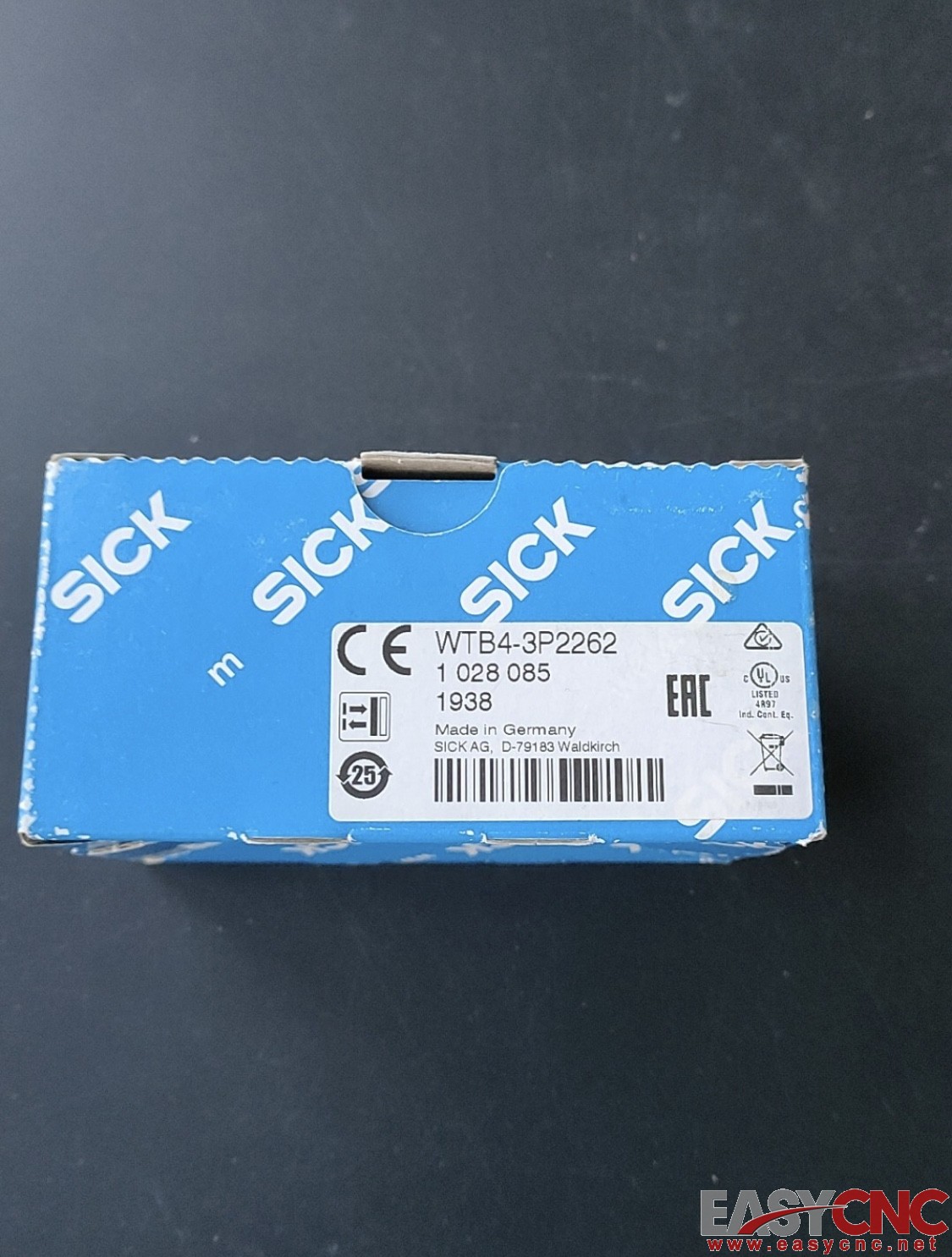 1028085 WTB4-3P2262 SICK Photoelectric switch sensor NEW