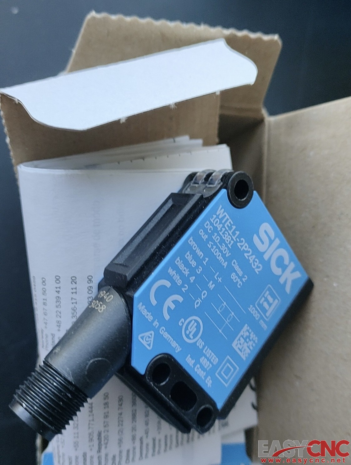 1041381 WTE11-2P2432 SICK photoelectric sensor NEW