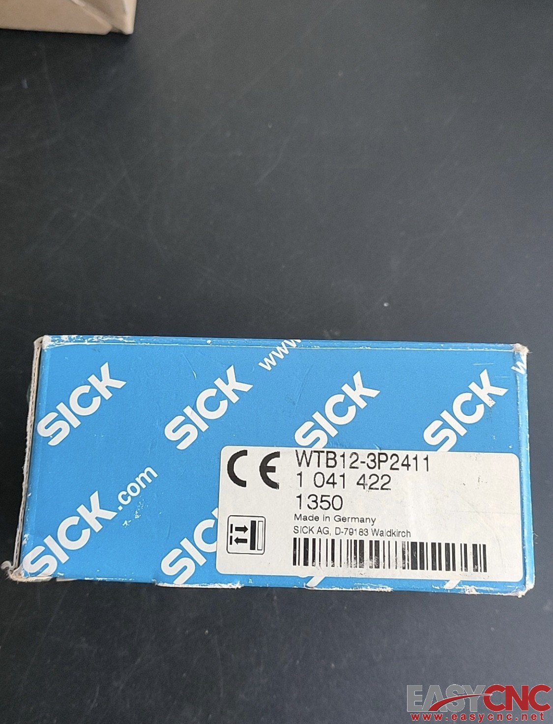 1041422 WTB12-3P2411 SICK Photoelectric switch Sensor NEW