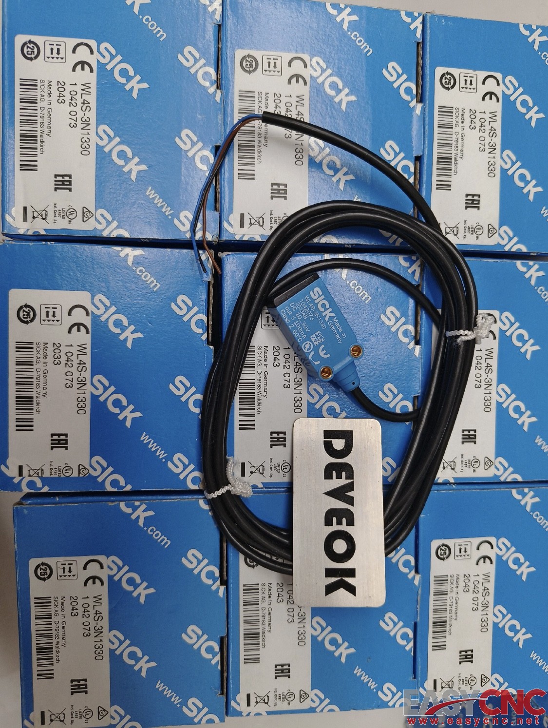 1042073 WL4S-3N1330 SICK Photoelectric switch NEW