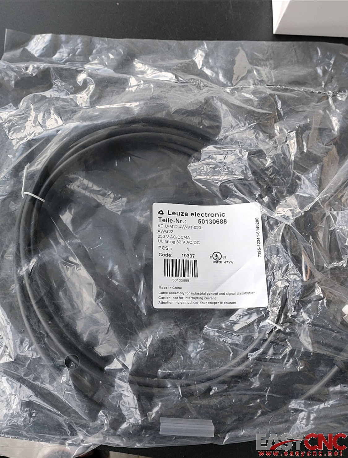 50130688 KDU-M12-4W-V1-020 LEUZE sensor New