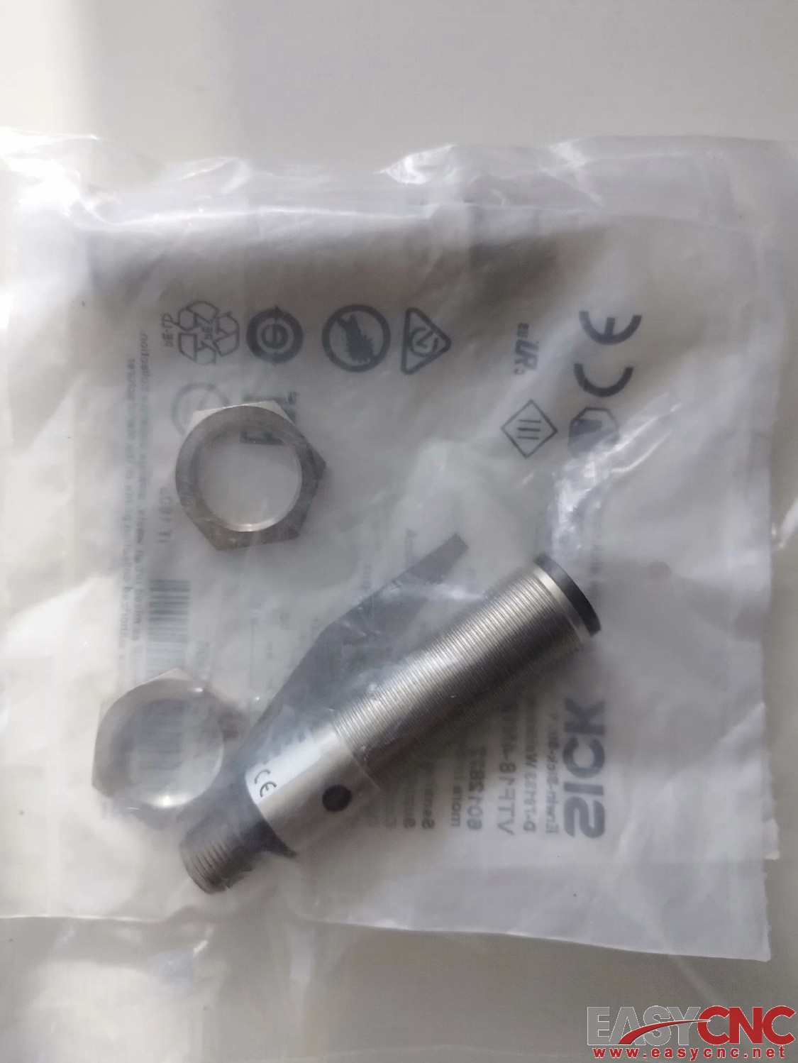 6012822 VTF18-4N1240 SICK photoelectric switch sensor New