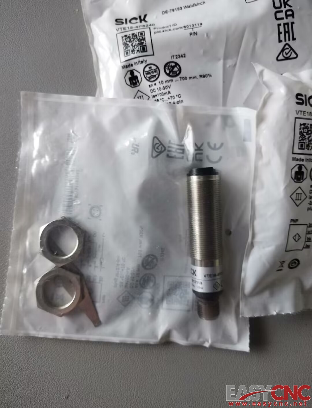 6013119 VTE18-4P8240 SICK photoelectric sensor New