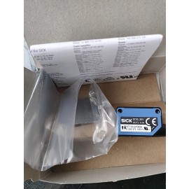 6052373 WT100-2P3439 SICK photoelectric switch sensor New