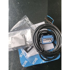 6052381 WL100-2N1429 SICK photoelectric sensor New